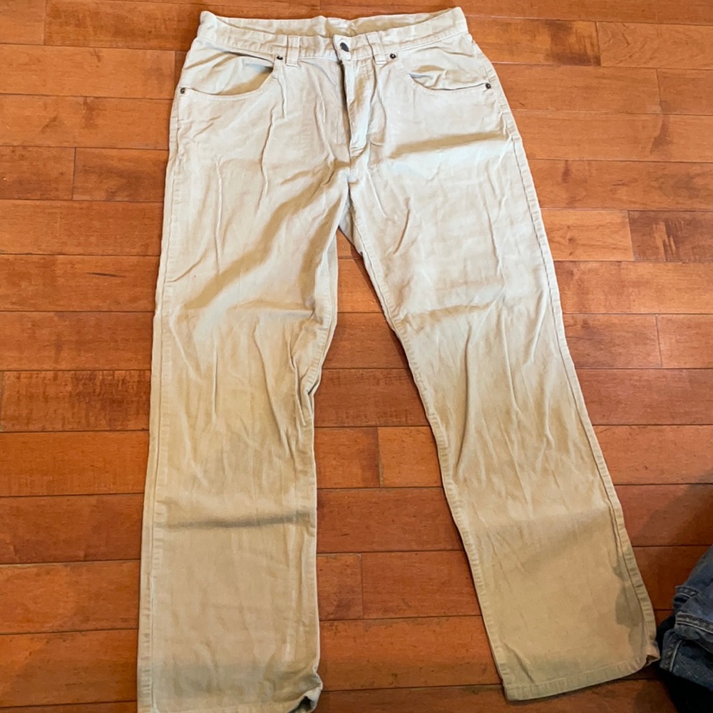 Patagonia 100% cotton khaki corduroy, size 33, great condition.